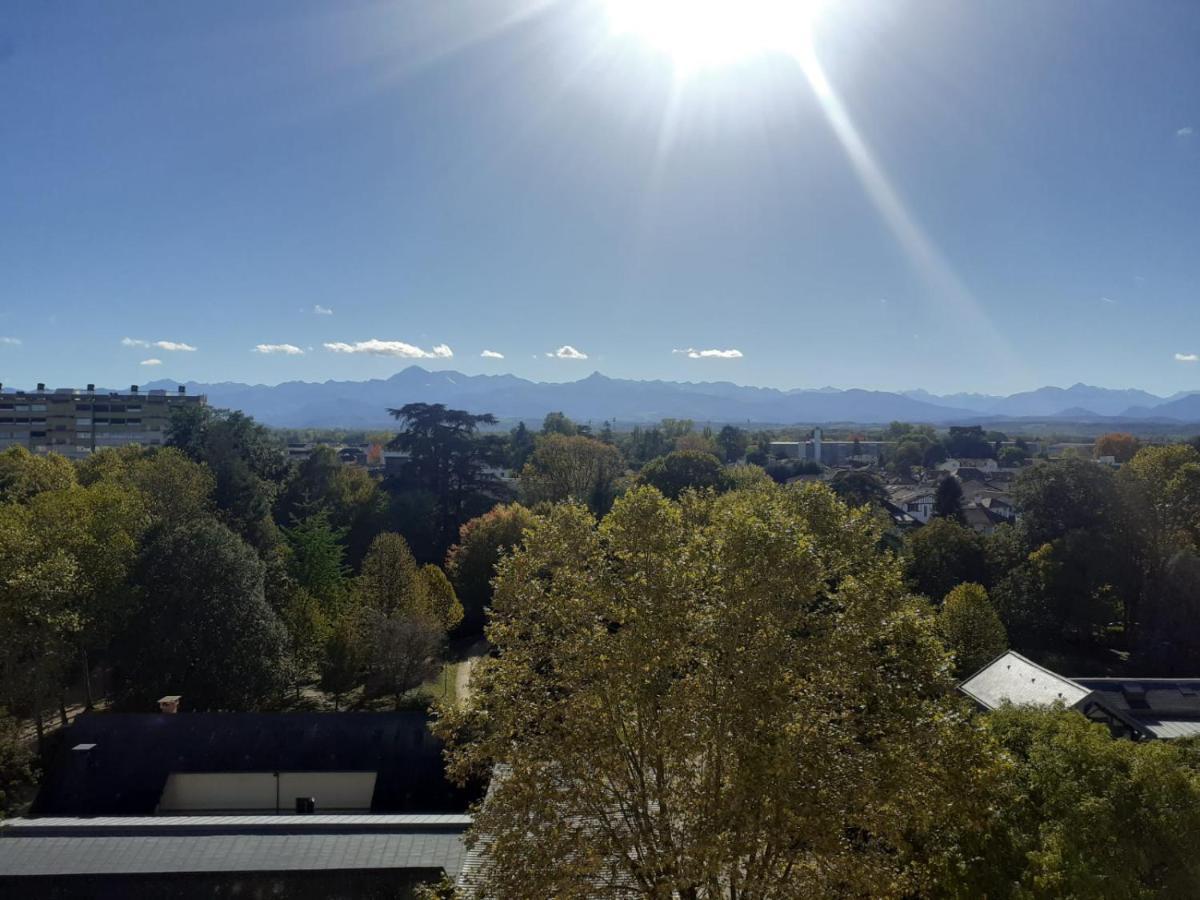 Cap Sud - 53m2- Vue Pyrenees- Hypercentre-wifi Fibre -nouvelle Literie Apartment Tarbes