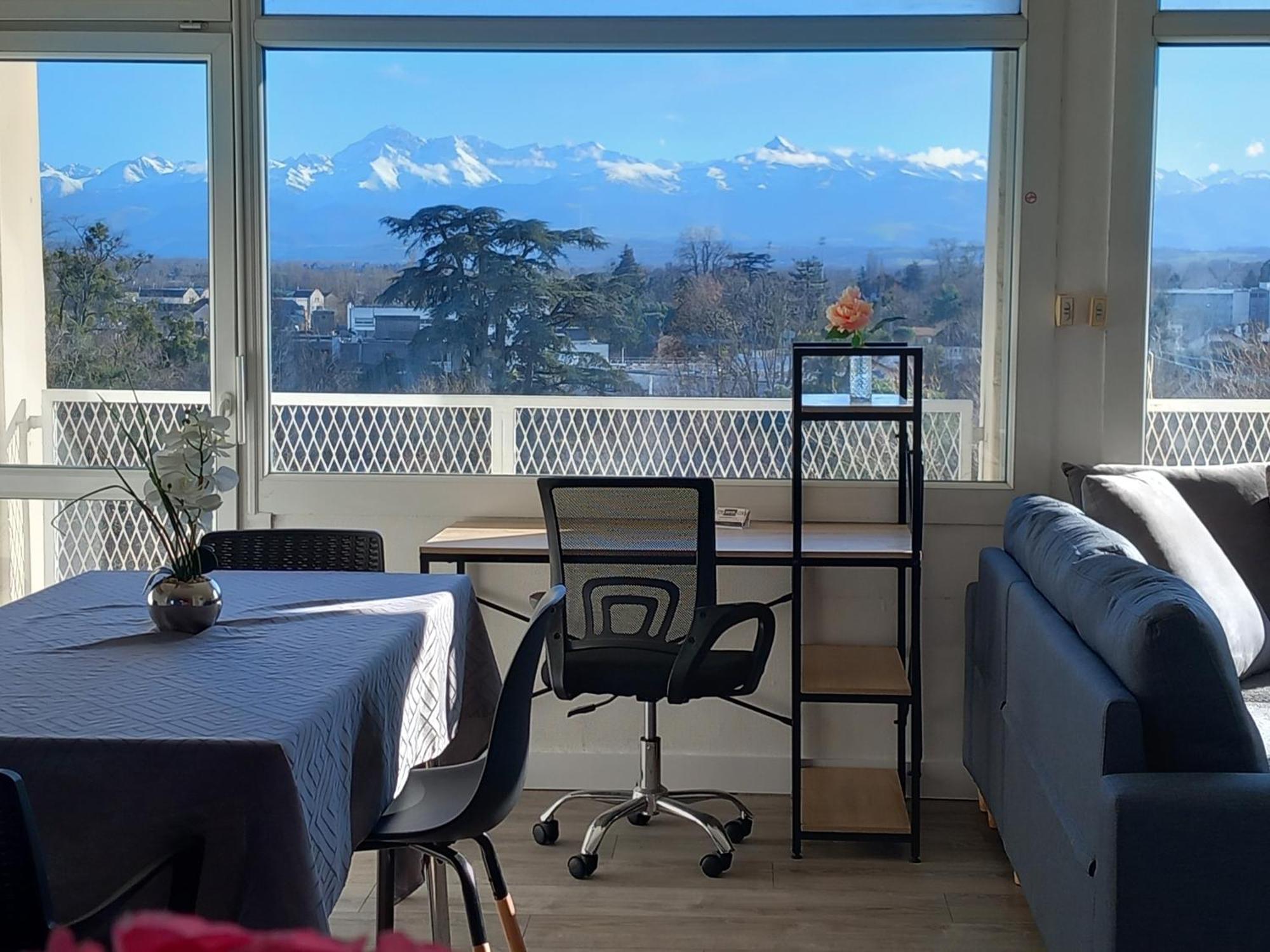Cap Sud - 53m2- Vue Pyrenees- Hypercentre-wifi Fibre -nouvelle Literie Tarbes