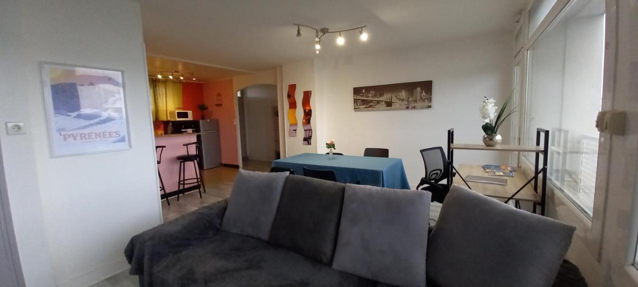 Cap Sud - 53m2- Vue Pyrenees- Hypercentre-wifi Fibre -nouvelle Literie Apartamento Tarbes